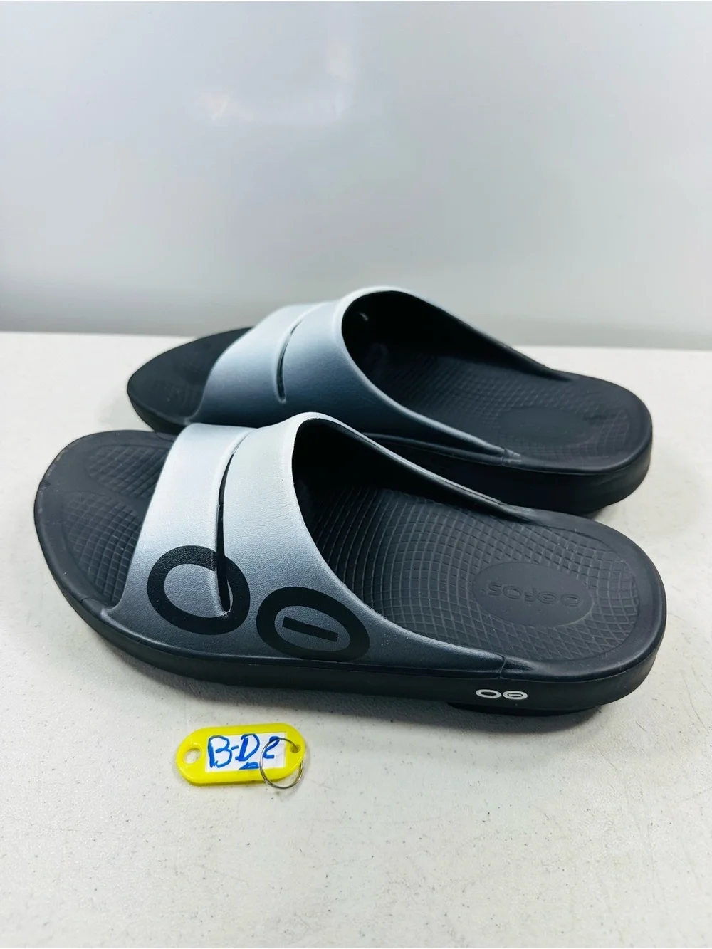 OOFOS OOahh Sport slides size 9